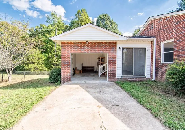 Photo 4 of Single family home for sale at 1428 US Hwy 311 N, Walnut Cove, NC 27052 | MLS# 1233771 | Listing updated on 2026-09-19