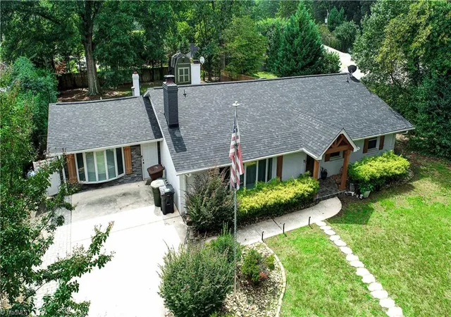 Photo 3 of Single family home for sale at 3917 W Friendly Ave, Greensboro, NC 27410 | MLS# 1235302 | Listing updated on 2026-10-08