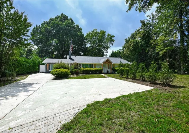 Photo 4 of Single family home for sale at 3917 W Friendly Ave, Greensboro, NC 27410 | MLS# 1235302 | Listing updated on 2026-10-08