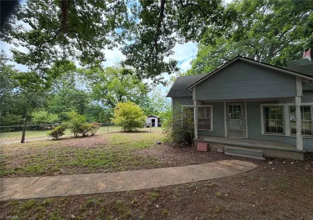 Photo 2 of Single family home for sale at 1423 Westchapel Rd, Asheboro, NC 27205 | MLS# 1234885 | Listing updated on 2026-09-08