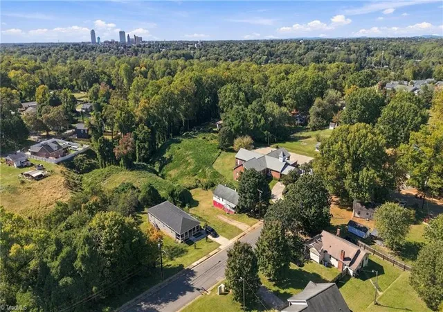 Photo 3 of Single family home for sale at 530 Barbara Jane Ave, Winston Salem, NC 27101 | MLS# 1239750 | Listing updated on 2026-10-22