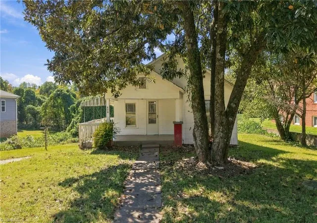 Photo 4 of Single family home for sale at 530 Barbara Jane Ave, Winston Salem, NC 27101 | MLS# 1239750 | Listing updated on 2026-10-22