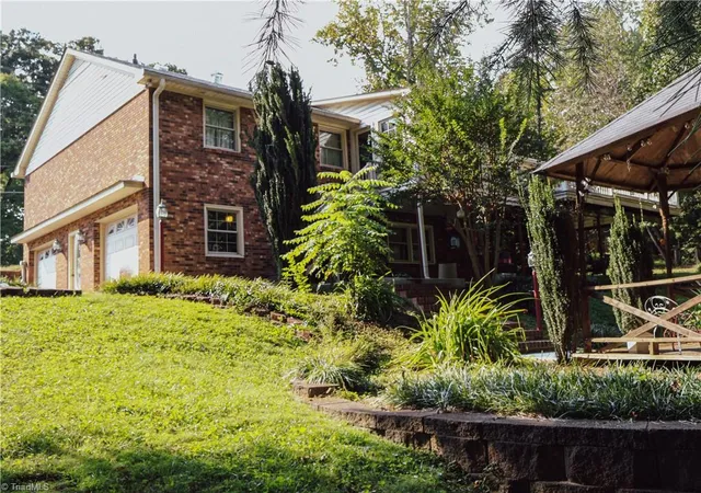Single family home for sale at 5620 Clinedale Ct, Pfafftown, NC 27040 | MLS# 1237558