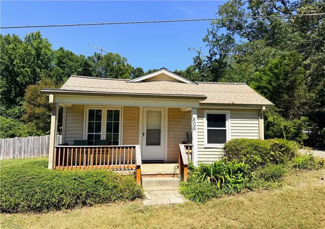 Photo 1 of Single family home for sale at 806 Halsbrook Rd, Greensboro, NC 27406 | MLS# 1235317 | Listing updated on 2026-09-11