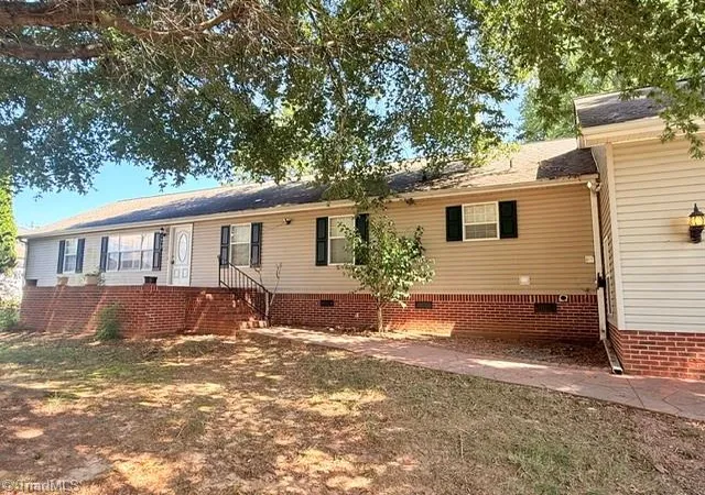 Photo 3 of Sale Pending at 2350 Naomi Dr, Winston Salem, NC 27107 | MLS# 1235064 | Listing updated on 2026-09-14