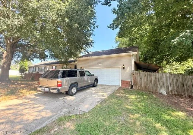 Photo 3 of Sale Pending at 2350 Naomi Dr, Winston Salem, NC 27107 | MLS# 1235064 | Listing updated on 2026-09-14
