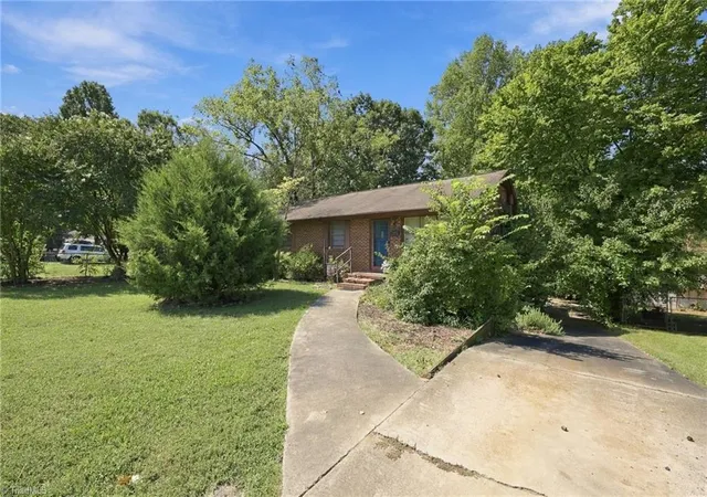 Photo 2 of Single family home for sale at 414 Tryon St, Burlington, NC 27217 | MLS# 1236045 | Listing updated on 2026-10-07