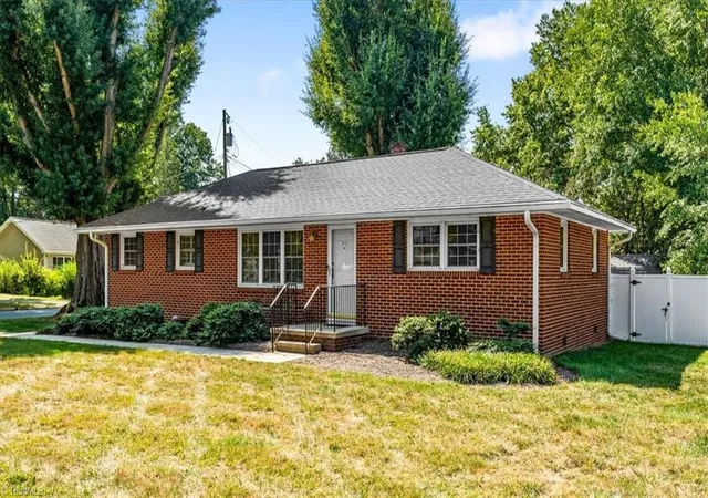 Photo 3 of Sale Pending at 212 W Gilbreath St, Graham, NC 27253 | MLS# 1236529 | Listing updated on 2026-10-29