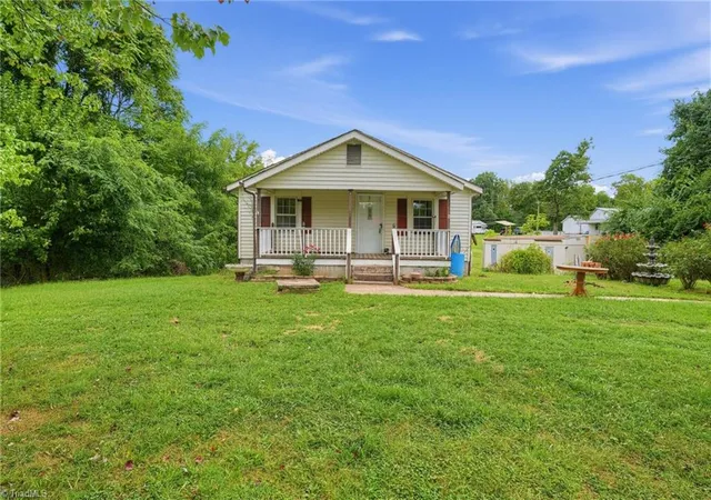 Photo 1 of Single family home for sale at 862 Country Clb Dr, State Road, NC 28676 | MLS# 1236211 | Listing updated on 2026-09-18