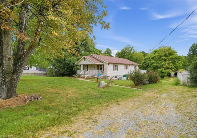 Photo 2 of Single family home for sale at 862 Country Clb Dr, State Road, NC 28676 | MLS# 1236211 | Listing updated on 2026-09-18