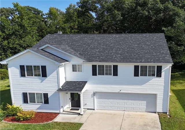 Photo 2 of Single family home for sale at 1015 Cayley Ct, High Point, NC 27260 | MLS# 1234552 | Listing updated on 2026-09-15