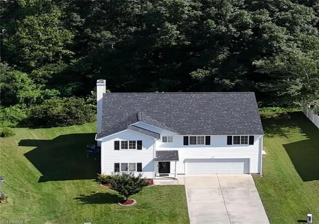 Photo 3 of Single family home for sale at 1015 Cayley Ct, High Point, NC 27260 | MLS# 1234552 | Listing updated on 2026-09-15