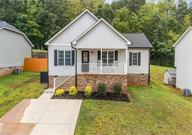 Photo 1 of Single family home for sale at 842 Berg St, Asheboro, NC 27203 | MLS# 1236638 | Listing updated on 2026-10-04