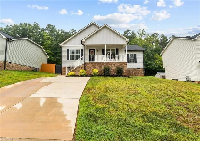 Photo 4 of Single family home for sale at 842 Berg St, Asheboro, NC 27203 | MLS# 1236638 | Listing updated on 2026-10-04