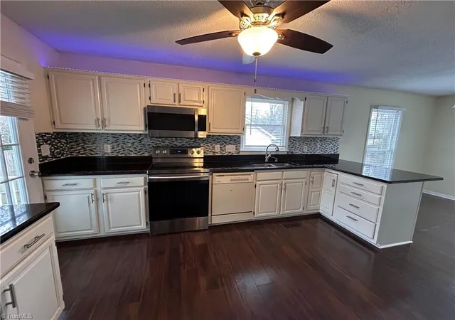 Photo 2 of Single family home for sale at 6721 River Hills Dr, Greensboro, NC 27410 | MLS# 1236095 | Listing updated on 2026-09-17