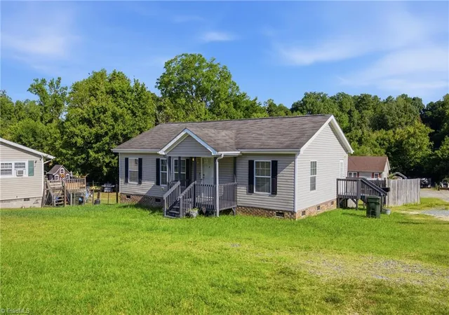 Photo 3 of Manufactured home for sale at 813 Young St, Thomasville, NC 27360 | MLS# 1233376 | Listing updated on 2026-09-09