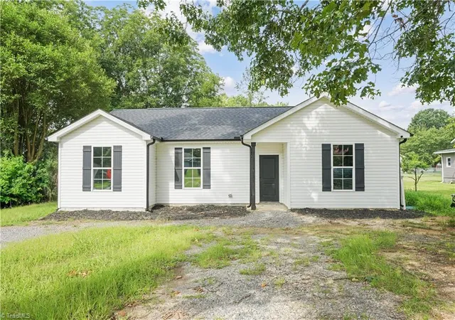 Photo 1 of Single family home for sale at 410 Fayetteville St, Liberty, NC 27298 | MLS# 1233826 | Listing updated on 2026-09-02