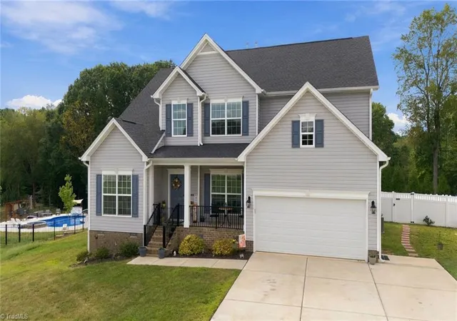 Photo 3 of Single family home for sale at 1089 Luna Crk Ct, Kernersville, NC 27284 | MLS# 1235623 | Listing updated on 2026-10-05