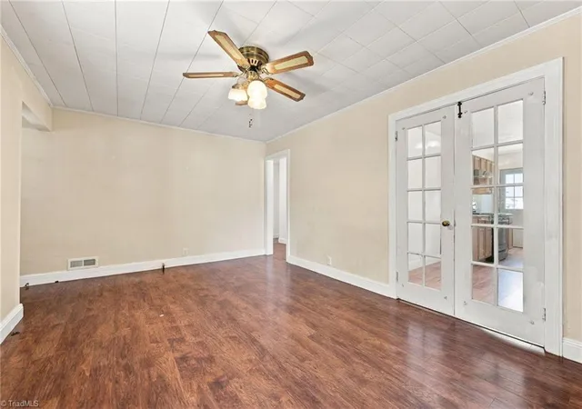 Photo 3 of Single family home for sale at 812 Oak St, Reidsville, NC 27320 | MLS# 1235241 | Listing updated on 2026-09-11