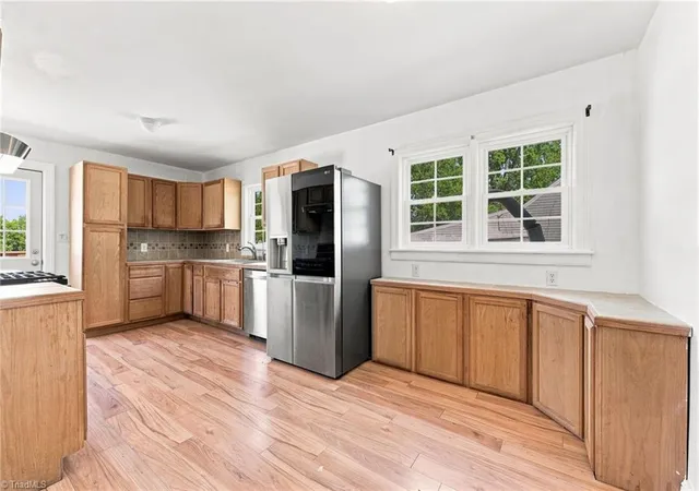 Photo 4 of Single family home for sale at 812 Oak St, Reidsville, NC 27320 | MLS# 1235241 | Listing updated on 2026-09-11