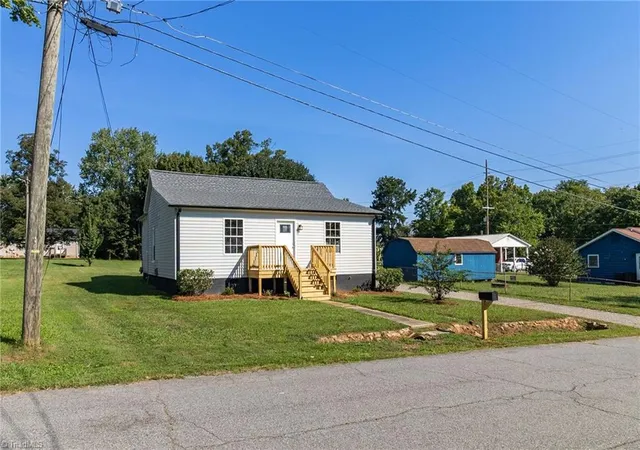 Photo 3 of Single family home for sale at 1702 Walford St, Lexington, NC 27292 | MLS# 1234153 | Listing updated on 2026-09-11