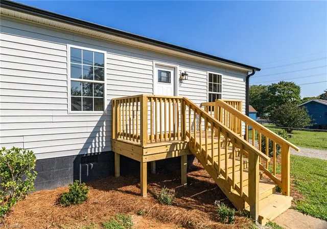 Photo 3 of Single family home for sale at 1702 Walford St, Lexington, NC 27292 | MLS# 1234153 | Listing updated on 2026-09-11
