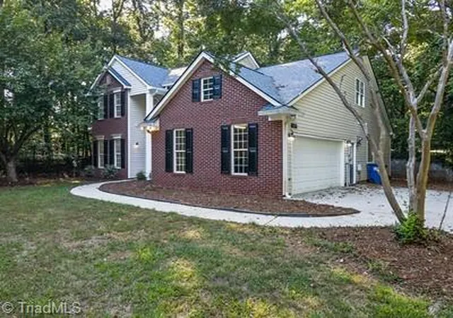Photo 2 of Single family home for sale at 5536 Reynolda Rd, Winston Salem, NC 27106 | MLS# 1235549 | Listing updated on 2026-10-07