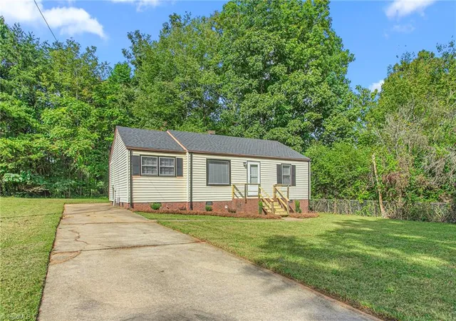 Photo 2 of Single family home for sale at 219 Matt Pl, Greensboro, NC 27405 | MLS# 1238640 | Listing updated on 2026-10-28