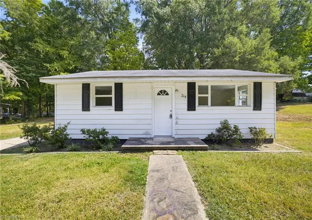 Photo 2 of Single family home for sale at 214 Cedar St, Eden, NC 27288 | MLS# 1234647 | Listing updated on 2026-10-05