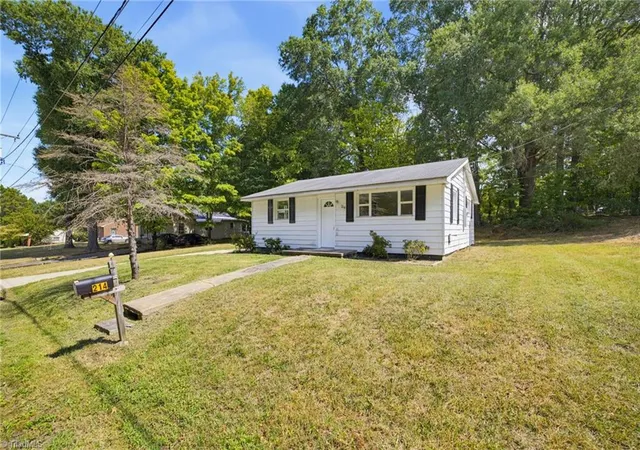 Photo 3 of Single family home for sale at 214 Cedar St, Eden, NC 27288 | MLS# 1234647 | Listing updated on 2026-10-05