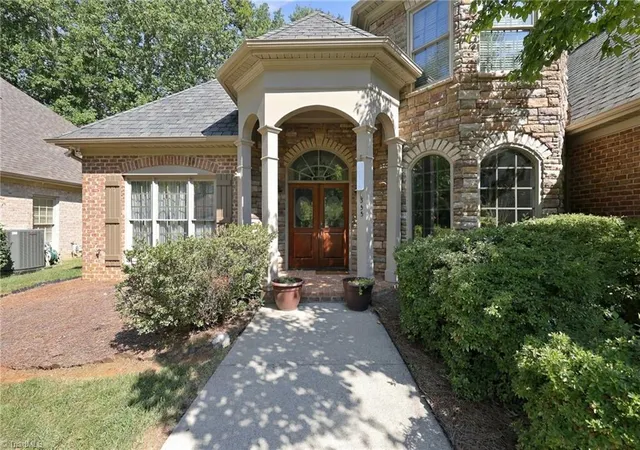 Photo 2 of Single family home for sale at 355 Brookton Dr, Clemmons, NC 27012 | MLS# 1236104 | Listing updated on 2026-10-03