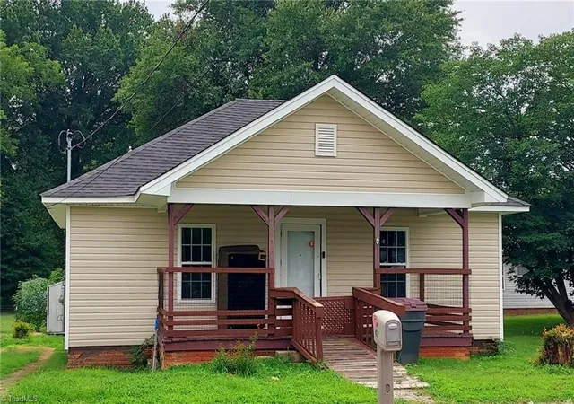 Photo 1 of Single family home for sale at 403 Thomas St, Reidsville, NC 27320 | MLS# 1236307 | Listing updated on 2026-09-20