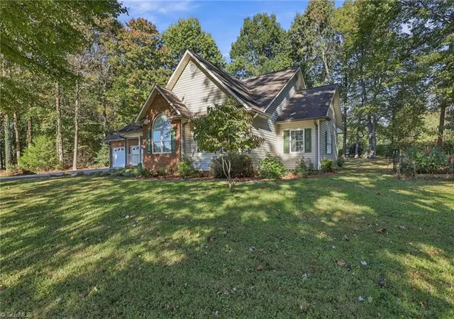 Photo 2 of Single family home for sale at 2765 Airport Rd, North Wilkesboro, NC 28659 | MLS# 1239929 | Listing updated on 2026-10-25
