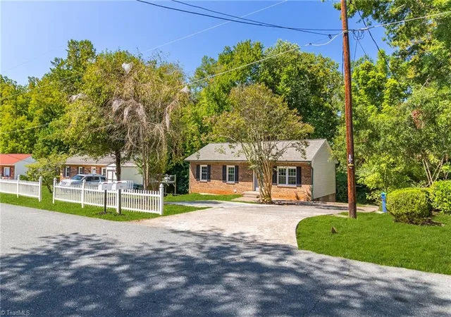 Photo 3 of Single family home for sale at 516 Heatherton Ln, Rural Hall, NC 27045 | MLS# 1234879 | Listing updated on 2026-09-14