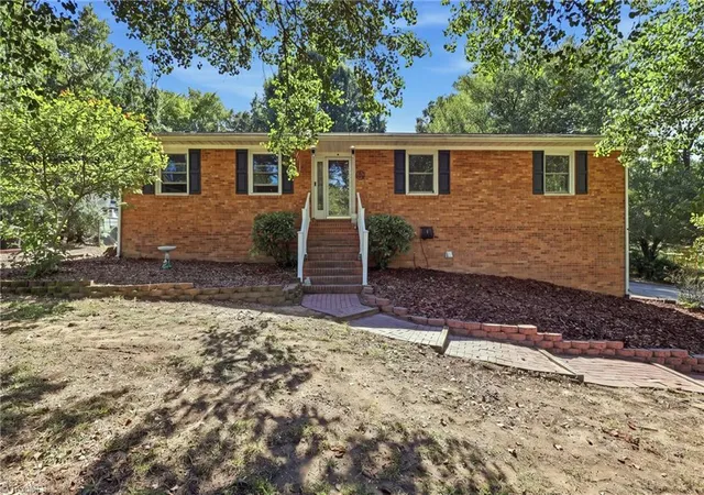 Photo 1 of Single family home for sale at 406 Spring Rd, Jamestown, NC 27282 | MLS# 1238281 | Listing updated on 2026-10-28