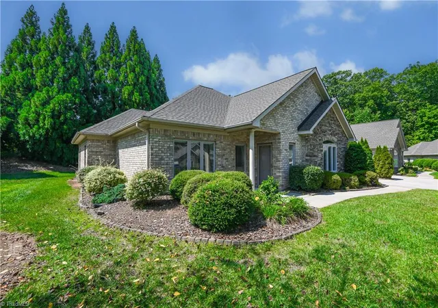 Photo 4 of Single family home for sale at 6309 Stone Gables Ct, Jamestown, NC 27282 | MLS# 1233918 | Listing updated on 2026-09-13