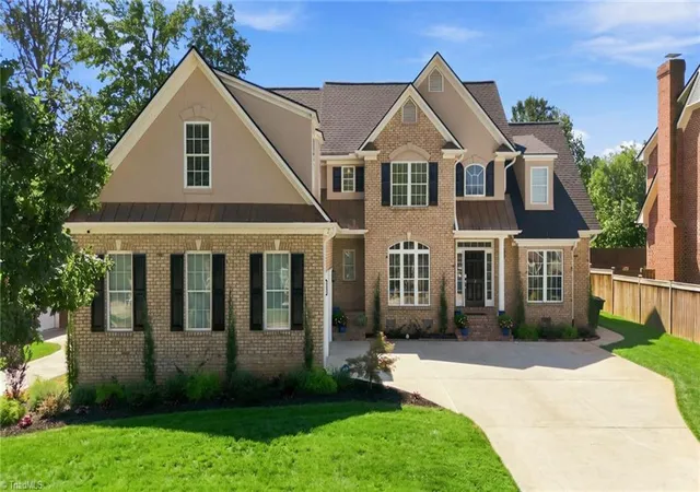 Photo 1 of Single family home for sale at 14 Middlefield Ct, Greensboro, NC 27455 | MLS# 1234905 | Listing updated on 2026-09-19