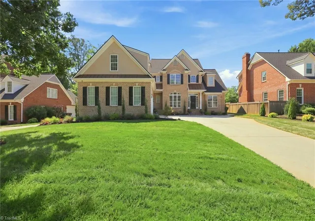 Photo 2 of Single family home for sale at 14 Middlefield Ct, Greensboro, NC 27455 | MLS# 1234905 | Listing updated on 2026-09-19