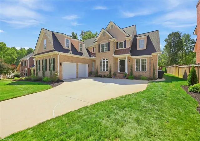 Photo 3 of Single family home for sale at 14 Middlefield Ct, Greensboro, NC 27455 | MLS# 1234905 | Listing updated on 2026-09-19