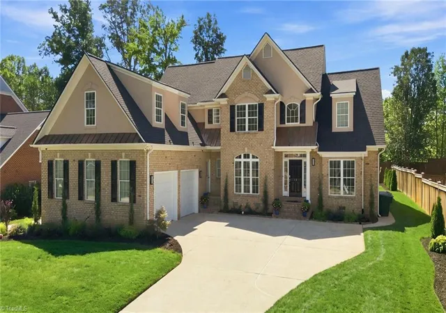 Photo 3 of Single family home for sale at 14 Middlefield Ct, Greensboro, NC 27455 | MLS# 1234905 | Listing updated on 2026-10-08