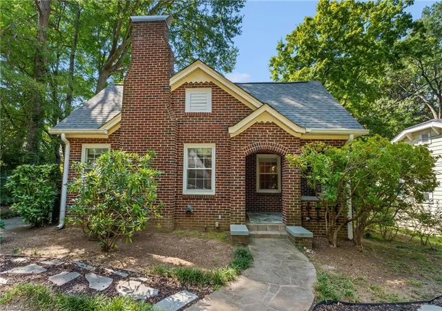 Photo 3 of Single family home for sale at 1708 Grace St, Winston Salem, NC 27103 | MLS# 1234210 | Listing updated on 2026-10-05