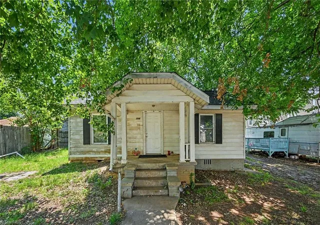 Photo 1 of Single family home for sale at 506 S Flanner St, Burlington, NC 27215 | MLS# 1236276 | Listing updated on 2026-09-19