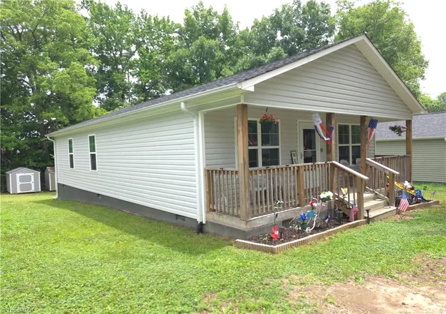 Photo 1 of Single family home for sale at 400 Weavil St, High Point, NC 27265 | MLS# 1234677 | Listing updated on 2026-10-02