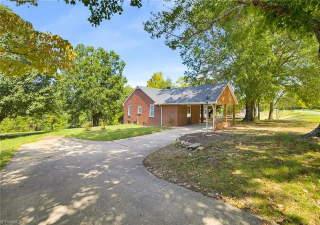 Photo 3 of Single family home for sale at 7900 Us Hwy 29 Bus, Reidsville, NC 27320 | MLS# 1235514 | Listing updated on 2026-09-16