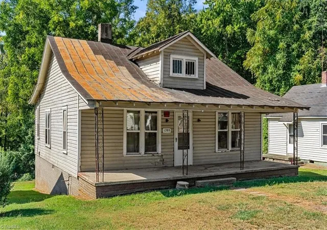 Photo 3 of Single family home for sale at 1205 Lyle St, Reidsville, NC 27320 | MLS# 1234231 | Listing updated on 2026-09-09