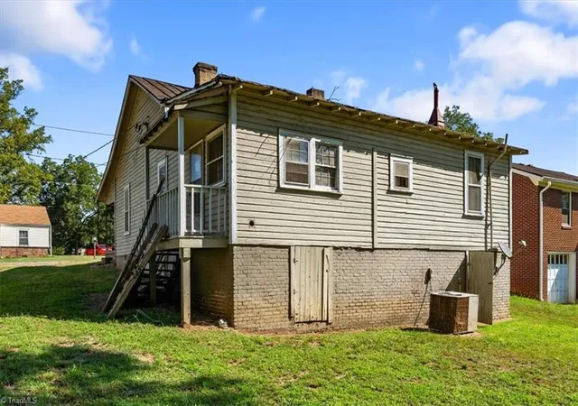 Photo 4 of Single family home for sale at 1205 Lyle St, Reidsville, NC 27320 | MLS# 1234231 | Listing updated on 2026-09-09