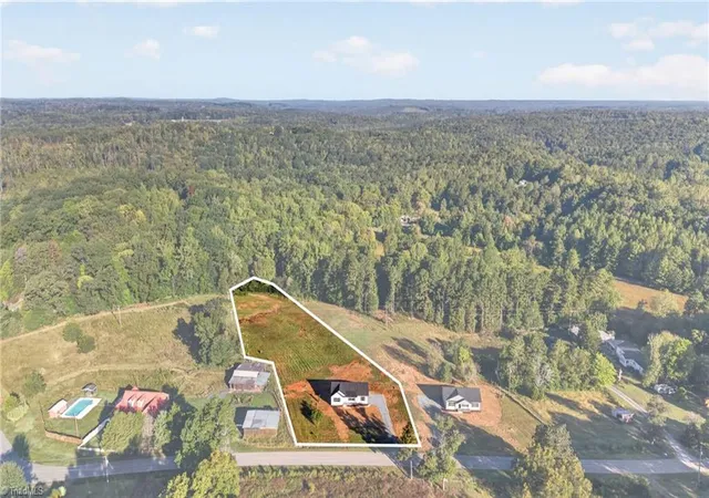 Photo 2 of Sale Pending at 327 Lake Park Rd, Asheboro, NC 27205 | MLS# 1237646 | Listing updated on 2026-10-26