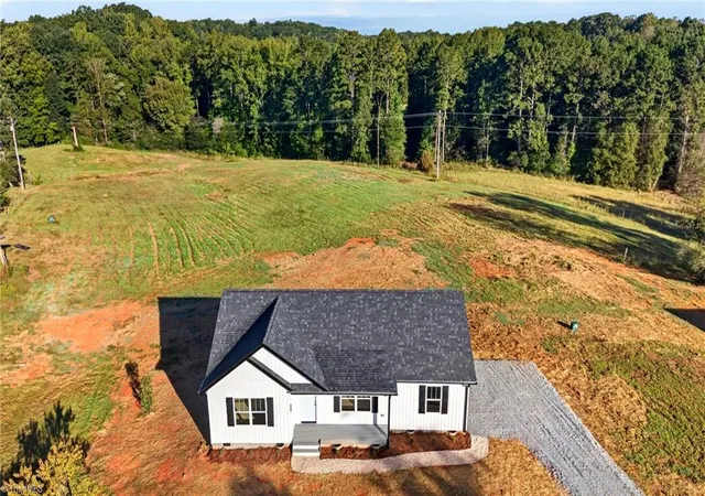 Photo 3 of Sale Pending at 327 Lake Park Rd, Asheboro, NC 27205 | MLS# 1237646 | Listing updated on 2026-10-26