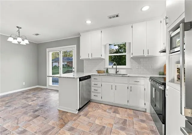 Photo 3 of Sale Pending at 5500 Fieldswood Dr, Greensboro, NC 27406 | MLS# 1239457 | Listing updated on 2026-10-27