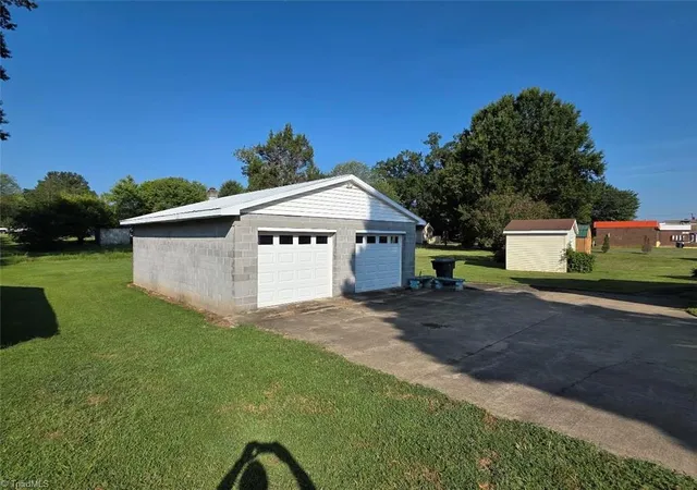 Photo 3 of Sale Pending at 123 Fieldcrest Rd, Eden, NC 27288 | MLS# 1234270 | Listing updated on 2026-09-14